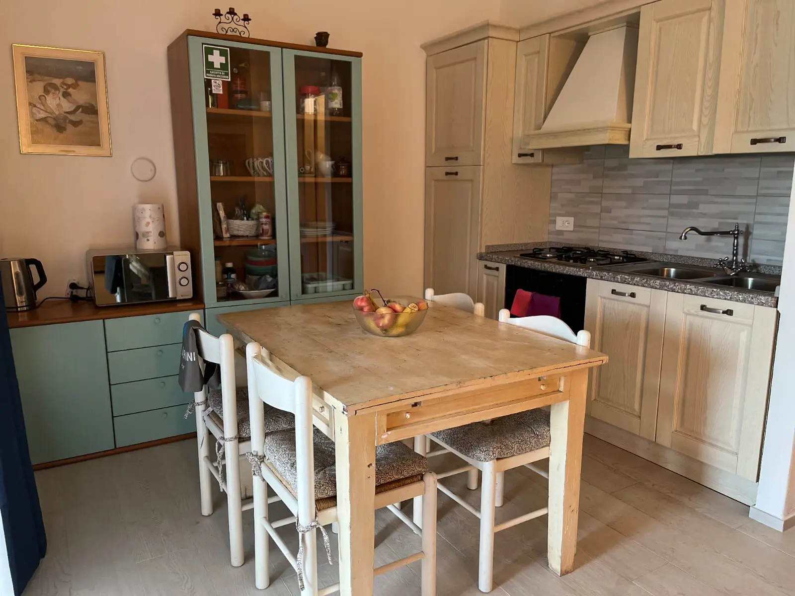 Equipped kitchen with stovetop, sink, storage and dining table for four
