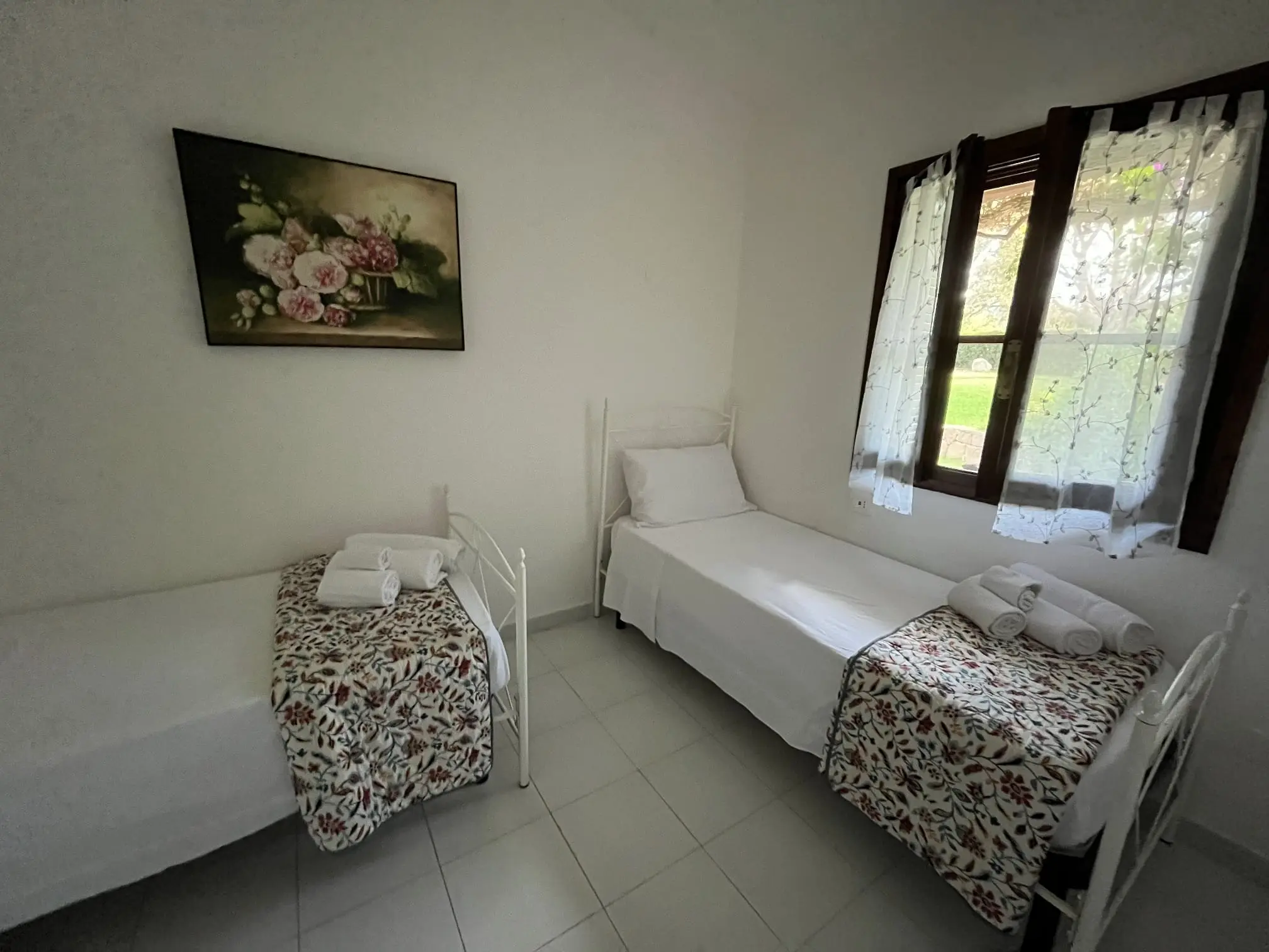 Second bedroom arranged with two separate single beds